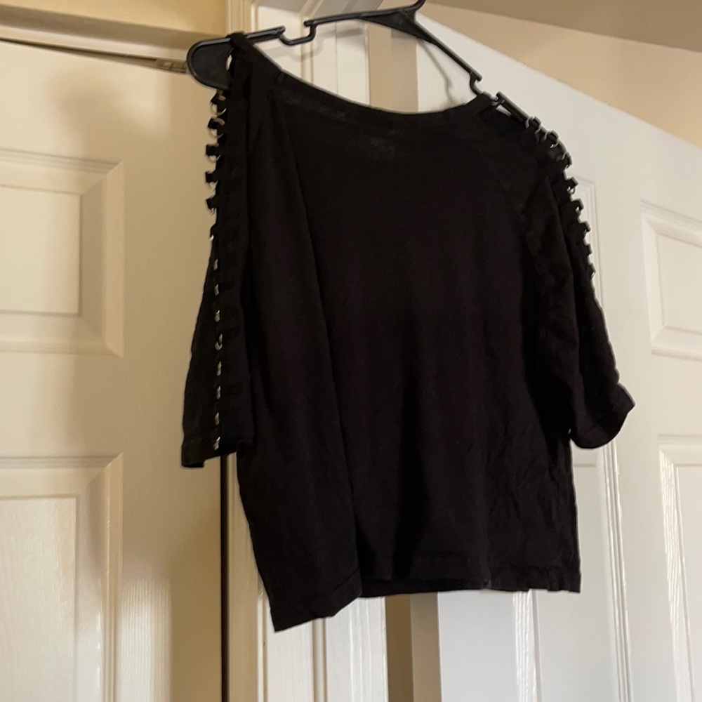 Tee with hoops